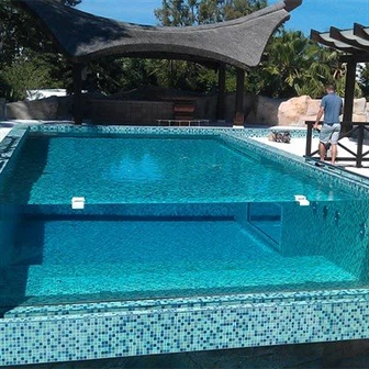 Piscina sobre terra d'acrílic